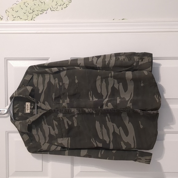 Express Tops - Express boyfriend shirt